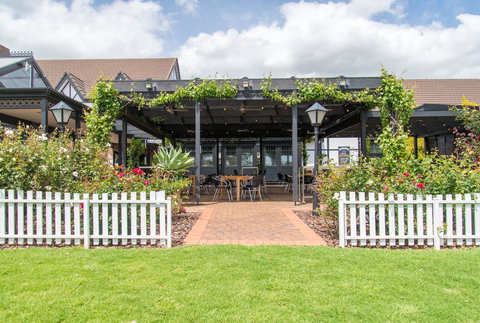 Mick O\'Sheas - Accommodation Directory 39