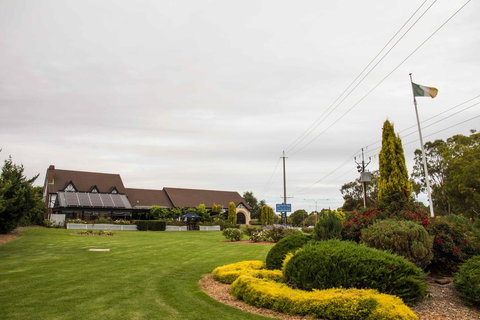 Mick O\'Sheas - Accommodation Directory 35