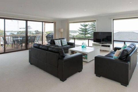 Bimbadeen - Accommodation Directory 2