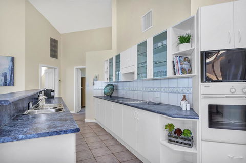 Sail Away - Accommodation Directory 6