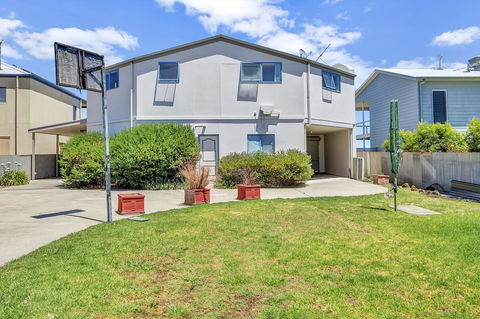 Sail Away - Accommodation Directory 14