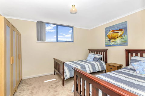 Sail Away - Accommodation Directory 9