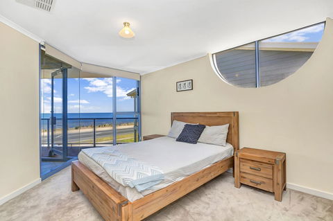 Sail Away - Accommodation Directory 7