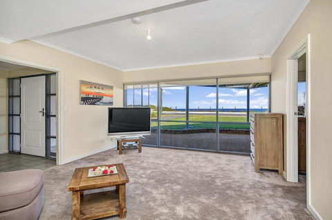 Sail Away - Accommodation Directory 12