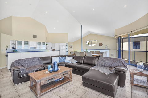 Sail Away - Accommodation Directory 5