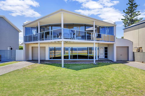 Sail Away - Accommodation Directory 3