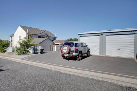 Bay Bliss - Accommodation Directory 6