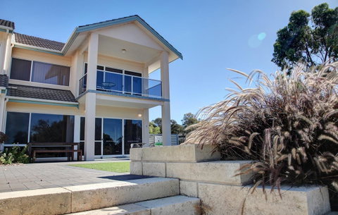 Bay Bliss - Accommodation Directory 0