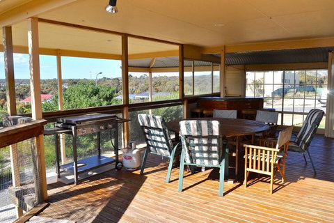 Baywatch - Accommodation Directory 9