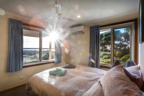 Southern Ocean Lookout - Accommodation Directory 4