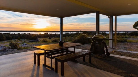 Southern Ocean Lookout - Accommodation Directory 12