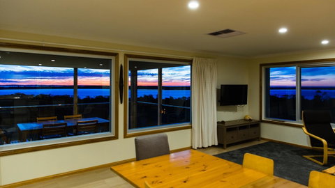 Southern Ocean Lookout - Accommodation Directory 14
