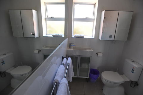 Glenelg Holiday Apartments-The Broadway - Accommodation Directory 7
