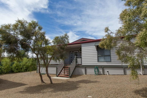 Desert Pea - Accommodation Directory 11