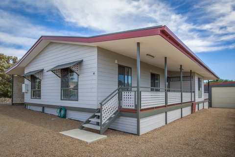 Desert Pea - Accommodation Directory 0