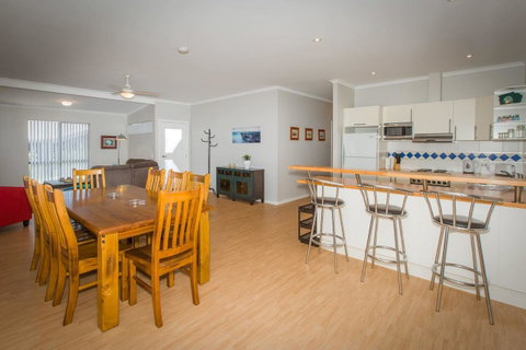 Desert Pea - Accommodation Directory 5