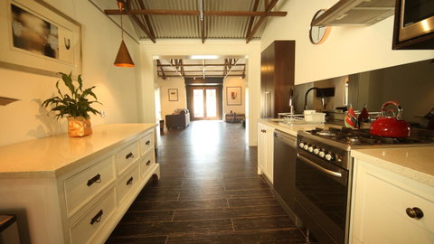 Irongate Studio B&B - Accommodation Directory 18