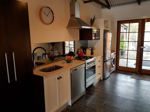 Irongate Studio B&B - Accommodation Directory 5