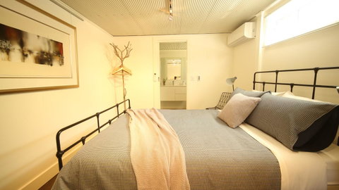 Irongate Studio B&B - Accommodation Directory 14