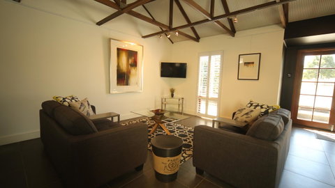 Irongate Studio B&B - Accommodation Directory 16