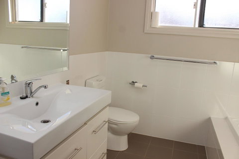 Waterfront On Osprey - Accommodation Directory 24