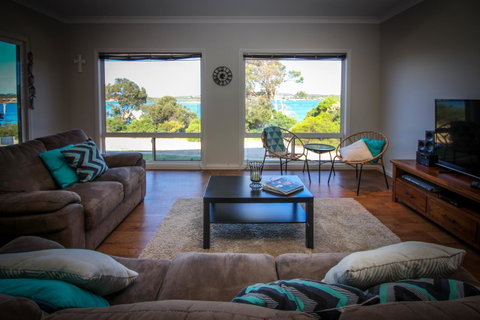 Waterfront On Osprey - Accommodation Directory 2