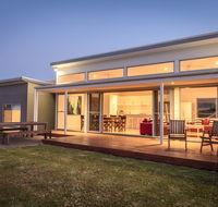 Middle River Beach House - East Wing - Accommodation Directory