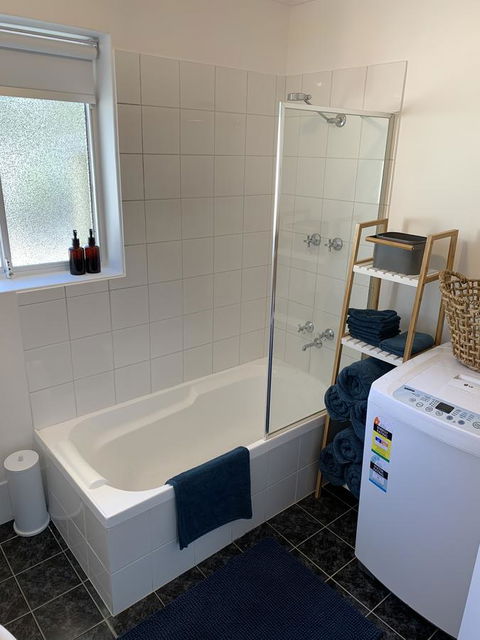 Sunshine Four - Accommodation Directory 37