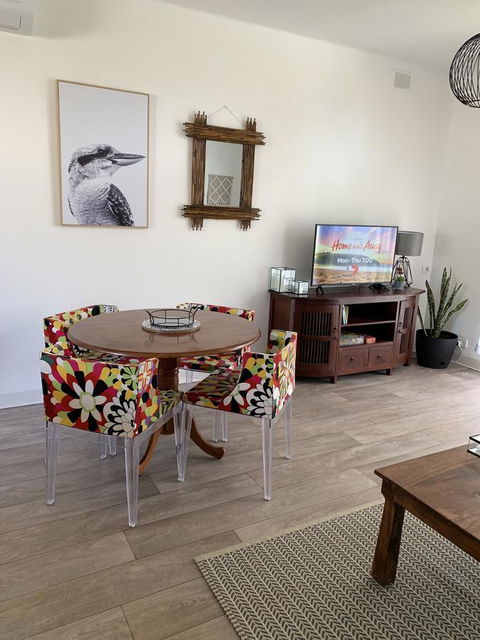 Sunshine Four - Accommodation Directory 3