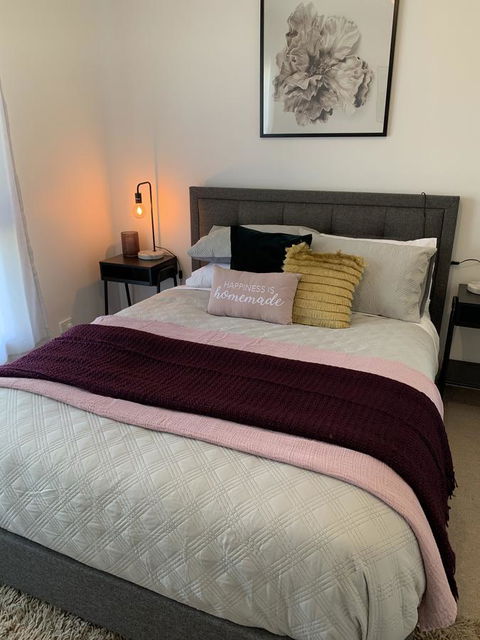 Sunshine Four - Accommodation Directory 25