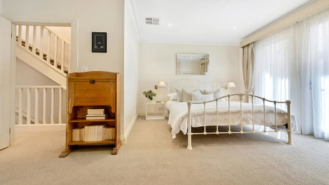 GOUGER 265 - Accommodation Directory 8