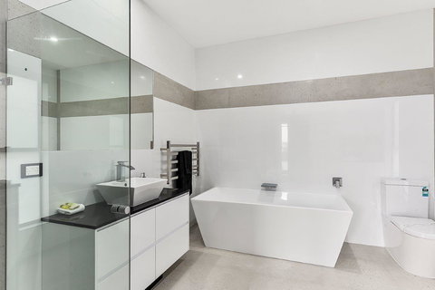 KENNEDY EXECUTIVE TOWNHOUSE - Accommodation Directory 1