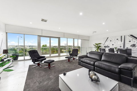 KENNEDY EXECUTIVE TOWNHOUSE - Accommodation Directory 13