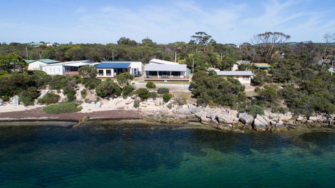 Seasalt - Accommodation Directory 11