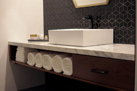 Ellen Hotel - Accommodation Directory 20