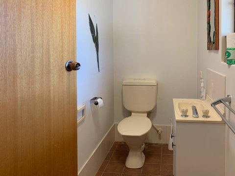 Seacroft - Accommodation Directory 10