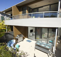 Boom 6 Boomerang Beach - Accommodation Directory