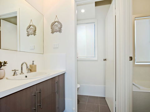 Seas The Day - Accommodation Directory 14