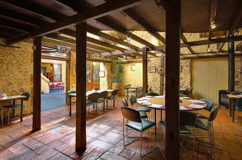 Victoria Hotel Strathalbyn - Accommodation Directory 12