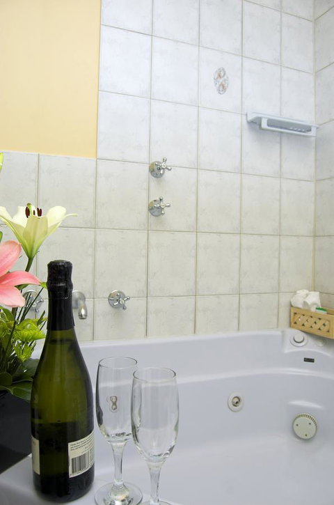 Victoria Hotel Strathalbyn - Accommodation Directory 1