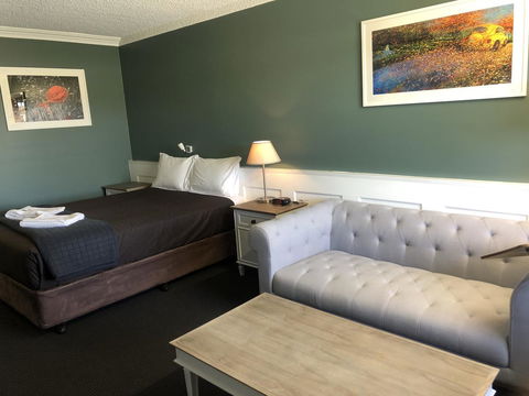 Dog Rock Motel - Accommodation Directory 1