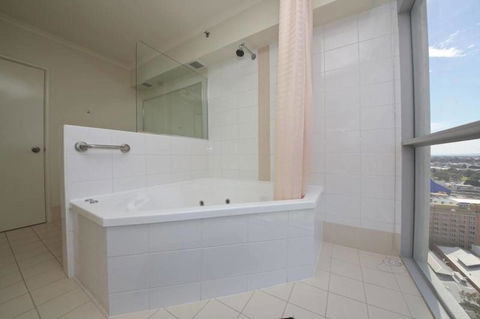 Centre Of Perth Whole Apartment W/view&spa&pool&wifi - Accommodation Directory 13