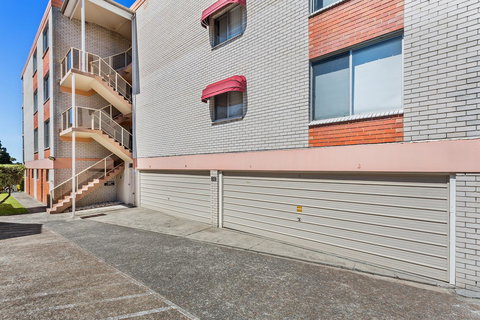 Laman Lodge, Unit 2, 15 Laman Street - Accommodation Directory 14