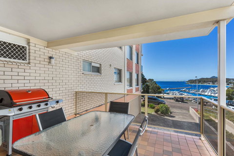 Laman Lodge, Unit 2, 15 Laman Street - Accommodation Directory 12