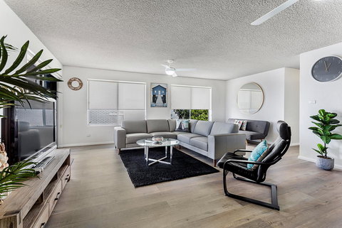 Laman Lodge, Unit 2, 15 Laman Street - Accommodation Directory 1