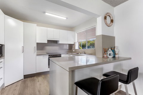 Laman Lodge, Unit 2, 15 Laman Street - Accommodation Directory 6