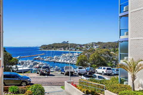 Laman Lodge, Unit 2, 15 Laman Street - Accommodation Directory 16