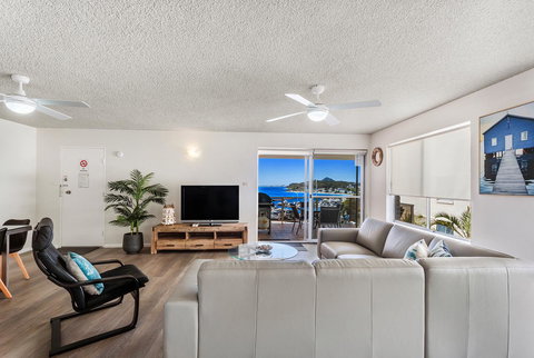 Laman Lodge, Unit 2, 15 Laman Street - Accommodation Directory 0
