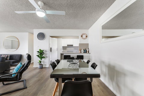 Laman Lodge, Unit 2, 15 Laman Street - Accommodation Directory 5