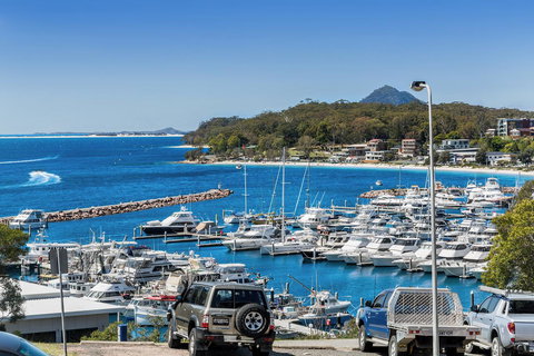 Laman Lodge, Unit 2, 15 Laman Street - Accommodation Directory 15